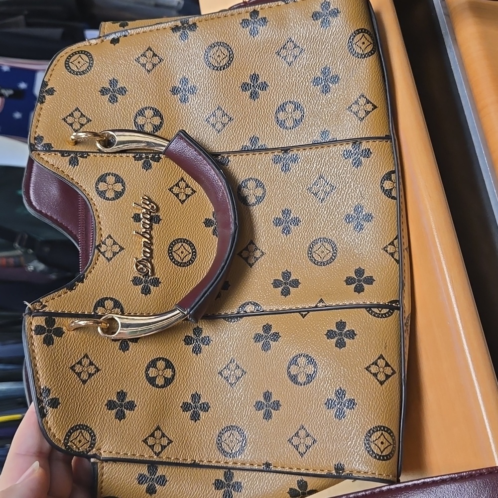 Danboaly purse with cross body strap